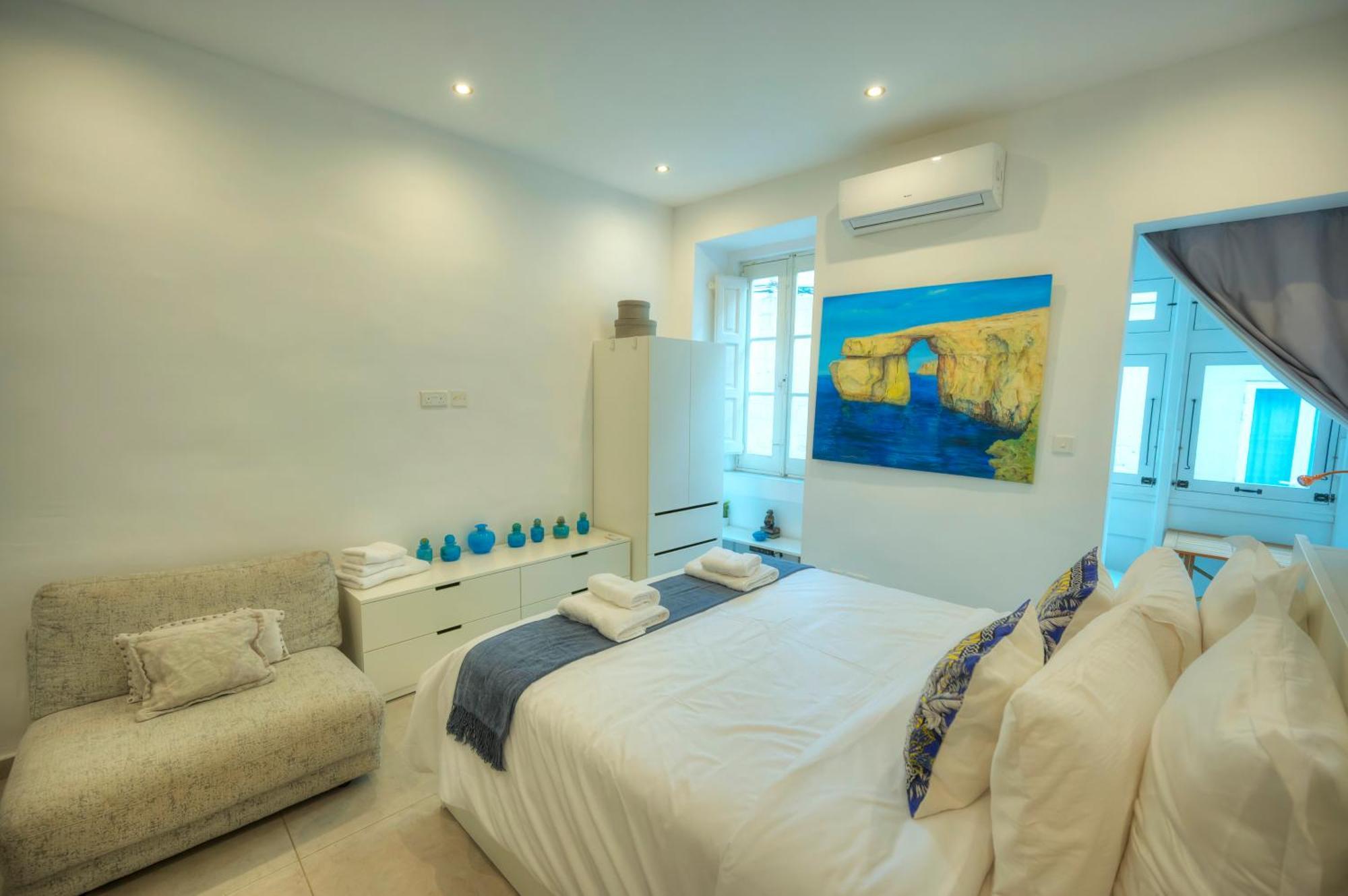 Seaview Sliema 30 Seconds To High Street & Ferry, 2X Double En-Suite Bedrooms, Modern Whole Traditional Townhouse, Kitchen, Living Area, & Roof Terrace Exterior foto