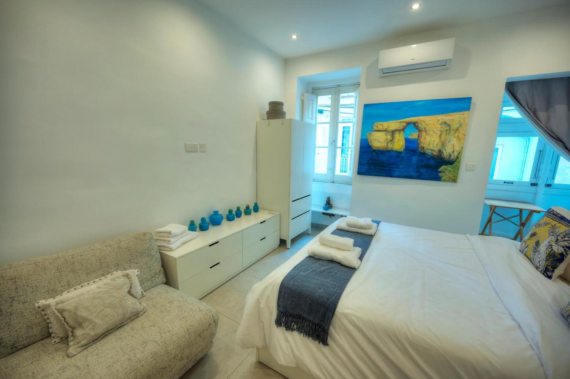 Seaview Sliema 30 Seconds To High Street & Ferry, 2X Double En-Suite Bedrooms, Modern Whole Traditional Townhouse, Kitchen, Living Area, & Roof Terrace Exterior foto